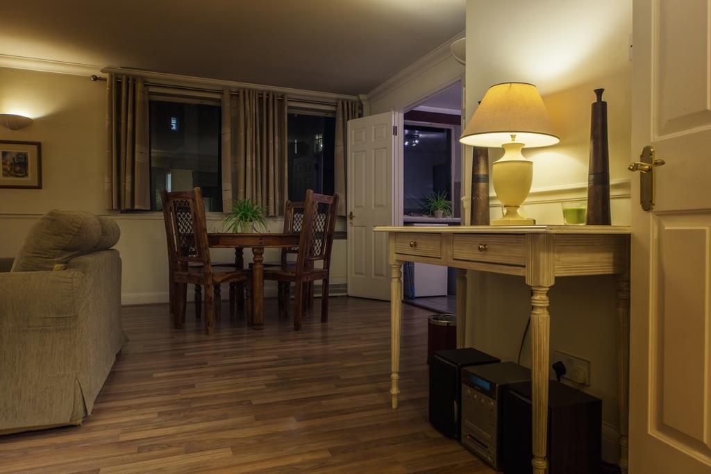The Elegant Mayfair Apartment *