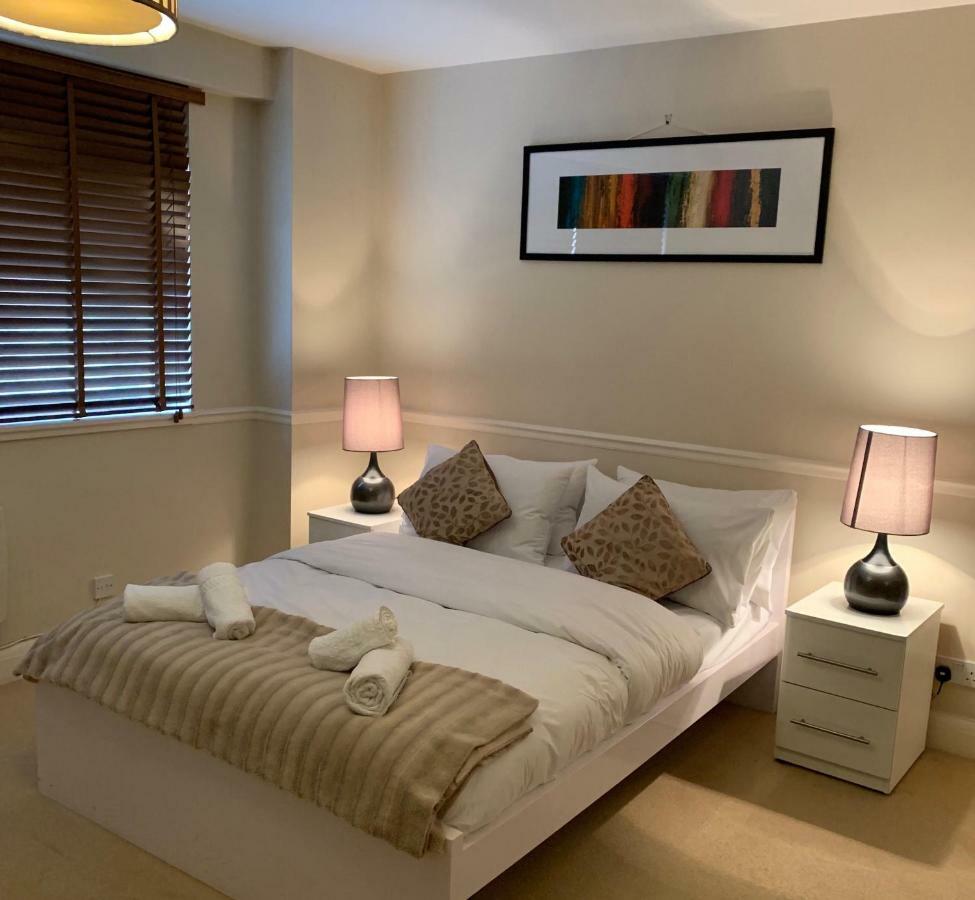 The Elegant Mayfair Apartment *